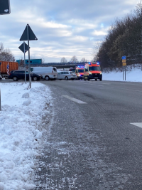 Unfall im Berufsverkehr: Auffahrt zur B 93 in Zwickau-Crossen gesperrt - 