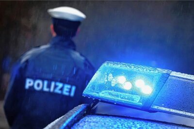 Unfall im Berufsverkehr in Zwickau-Planitz: 38-jährige Radfahrerin verletzt sich bei Kollision - Die Polizei war nach einem Verkehrsunfall in Zwickau-Planitz im Einsatz.