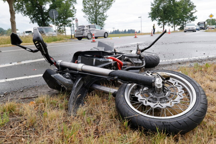Unfall in Euba: Motorradfahrer schwer verletzt