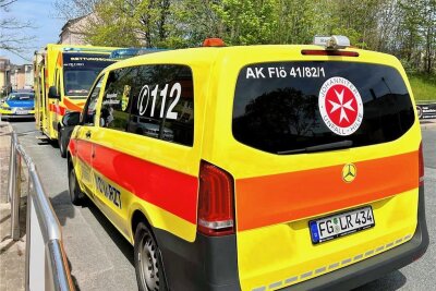 Unfall in Frankenberg: Schülerin schwer verletzt - Am Freitagmittag kam es auf der Altenhainer Straße in Frankenberg zu einem Verkehrsunfall. 