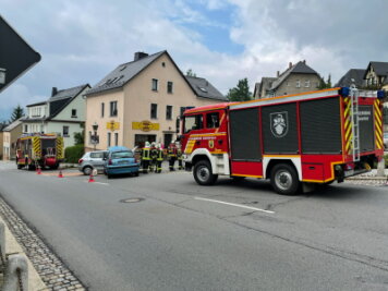 Unfall in Grünhain-Beierfeld: Zwei Autos abgeschleppt - 