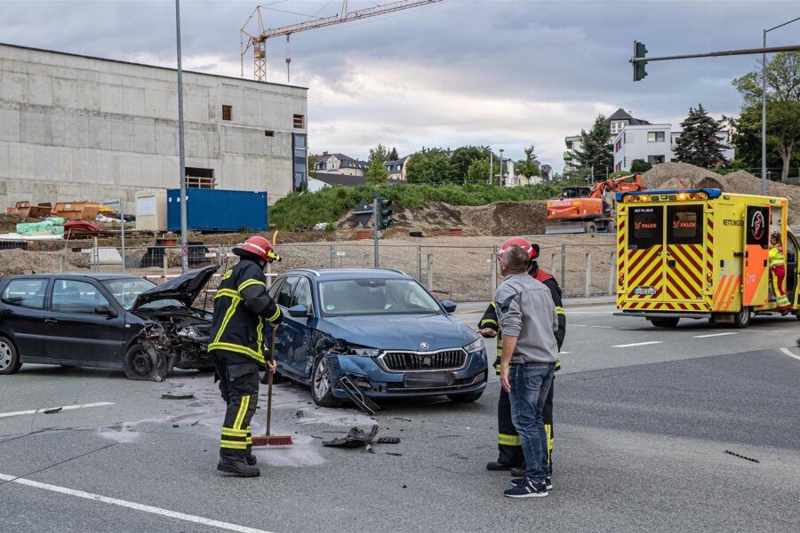 Unfall in Plauen mit zwei Verletzten - Auf der Kreuzung Chamissostraße/Reißiger Straße kam es am Mittwochabend zum Unfall.