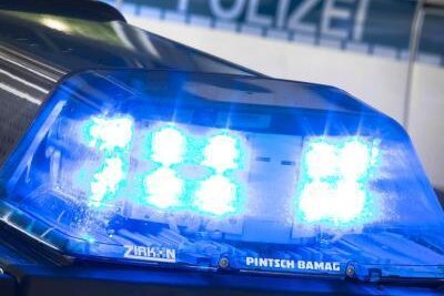 Unfall in Venusberg: Mercedesfahrer fährt nach Überschlag weiter - 