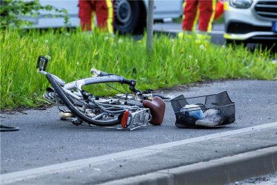 Unfall in Zwickau: 75-jähriger Radfahrer kommt mit schweren Verletzungen in Krankenhaus - 60 Personen haben sich im letzten Jahr bei Unfällen mit dem Fahrrad im Landkreis Zwickau schwere Verletzungen zugezogen. 
