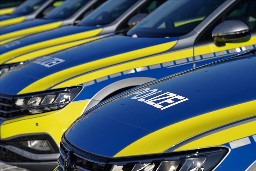 Unfall in Zwickau: Hyundai knallt gegen Streifenwagen der Polizei - Ein Wagen der Polizei wurde beim Unfall in Zwickau beschädigt.