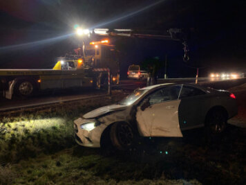 Unfall mit Mercedes: 50.000 Euro Schaden - 