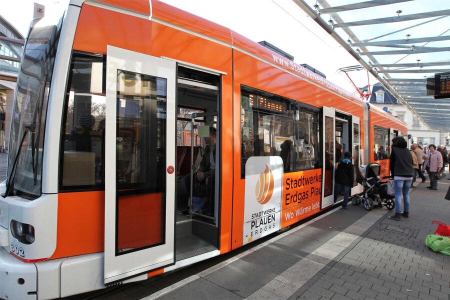Unfall mit Straßenbahn im Plauener Westend - Eine Straßenbahn ist am Mittwoch in Plauen mit einem Pkw zusammengestoßen. (Symbolbild)