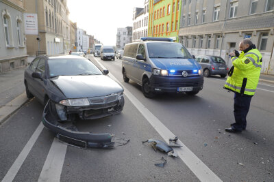 Unfall mit zwei Verletzten nach Ausparken - 