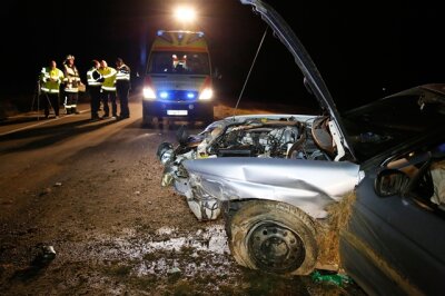Unfall nahe Frankenberg: Autofahrer lebensgefährlich verletzt - 