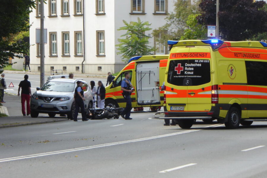 Unfall nahe Schwanenteich: Motorradfahrer leicht verletzt - 