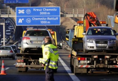 Unfallserie legt Verkehr auf A72 bei Chemnitz lahm - 