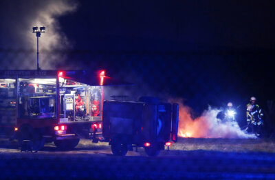 Ein ungenehmigtes Lagerfeuer hat zu einem Feuerwehreinsatz geführt. 