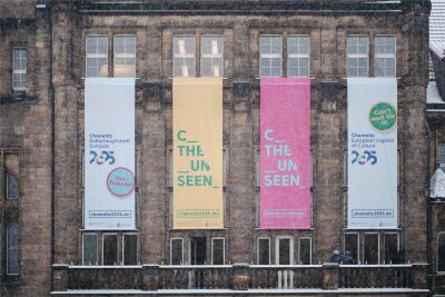 Ungesehen? Die Kulturhauptstadt hat ein neues Erscheinungsbild - Auf Bannern am Rathaus war das überarbeitete Erscheinungsbild schon zu Beginn des Jahres zu sehen.