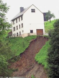 Unheilsbilanz von A(nnaberg) bis W(iesa) - Geyer: Die starken Regenfälle führten zu einem Erdrutsch.