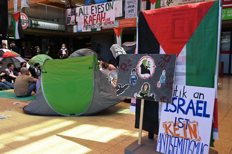Uni Bremen: Protestcamp von propalästinensischen Aktivisten - Propalästinensische Aktivisten haben in einem Gebäude der Universität Bremen ein Protestcamp errichtet.