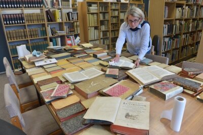 Universitätsbibliothek: Historische Bücher kehren nach der Sanierung zurück - 