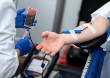 Unsichere Lage erfordert Vorrat an Blutkonserven - Blutkonserven werden dringend benötigt. Der DRK-Blutspendedienst wirbt darum, die Angebote zum Spenden zu nutzen. 