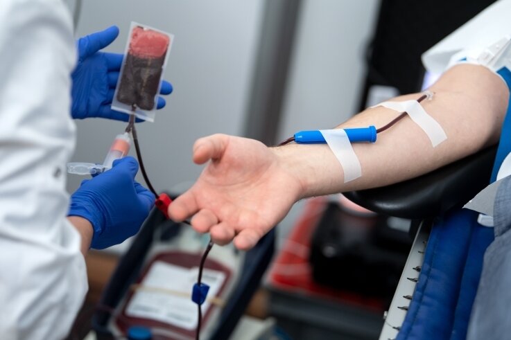 Blutkonserven werden dringend benötigt. Der DRK-Blutspendedienst wirbt darum, die Angebote zum Spenden zu nutzen. 