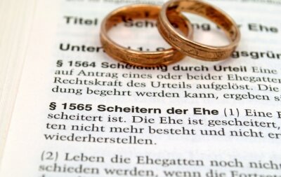 Unter welchen Bedingungen wurden früher Ehen geschieden? - Die grundlegenden rechtlichen Fragen der Ehescheidung sind seit 1900 im Bürgerlichen Gesetzbuch niedergelegt.
