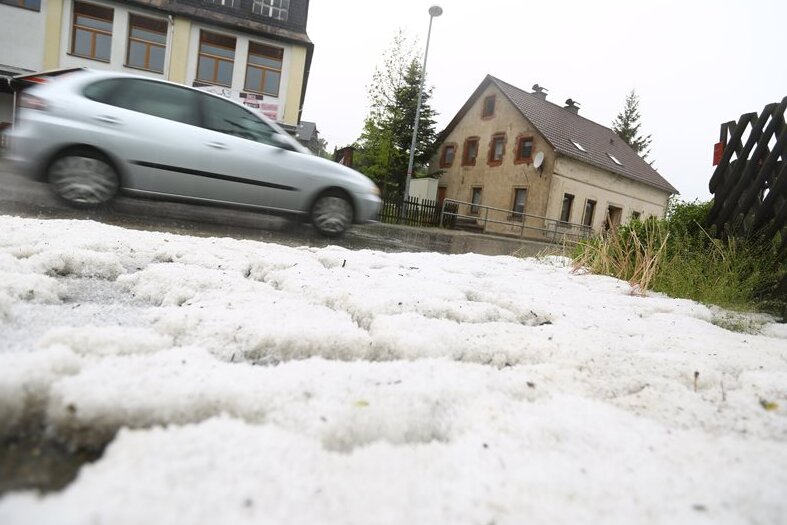 Unwetter in Sachsen: Regen, Hagel, Erdrutsche, Keller unter Wasser - 