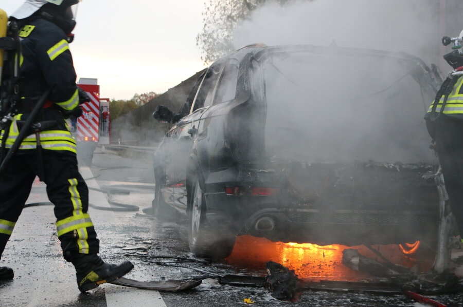 Update: Auto auf A 4 in Brand geraten - 30.000 Euro Schaden - 