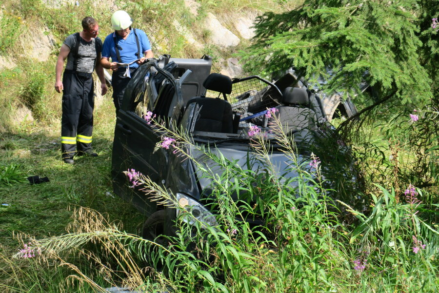Update: Drei Verletzte bei Unfall in Wildenthal - S275 gesperrt - 