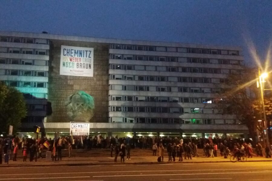 Update: Etwa 1000 Demonstranten und 800 Polizisten bei Kundgebung von Pro Chemnitz - 