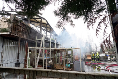 Update: Flammen zerstören Wohnhaus in Neukirchen/Erz. - 