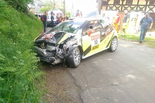 Update: Sachsenrallye wegen Unfall unterbrochen - Noller siegt im Porsche - 