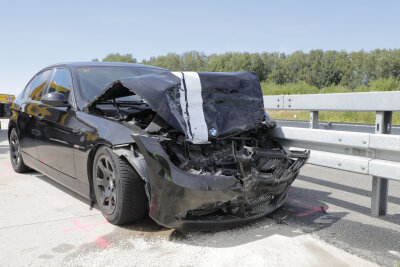 Update: Säugling bei Unfällen auf A4 schwer verletzt - Im Rückstau des ersten Unfalls war ein BMW auf einen Mercedes aufgefahren.