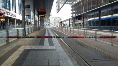 Update: Sperrungen im Chemnitzer Zentrum aufgehoben - Am Freitagnachmittag wurde die Zentralhaltestelle in Chemnitz wegen Bombendrohung gesperrt.