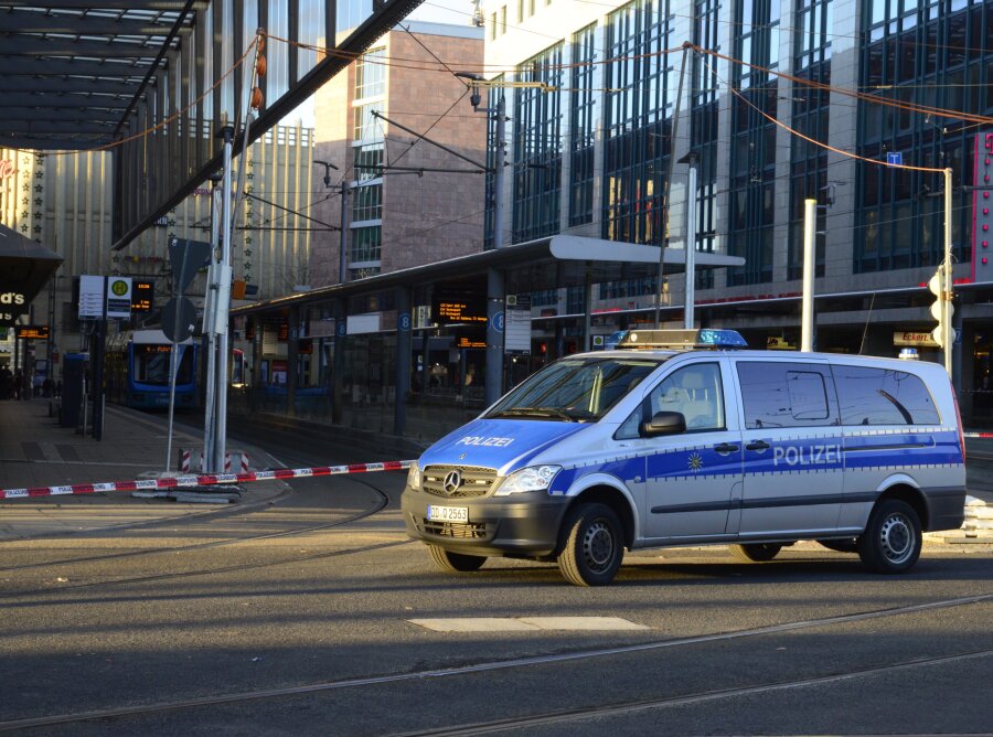 Update: Sperrungen im Chemnitzer Zentrum nach Drohanruf aufgehoben - Am Freitagnachmittag wurde die Zentralhaltestelle abgesperrt.