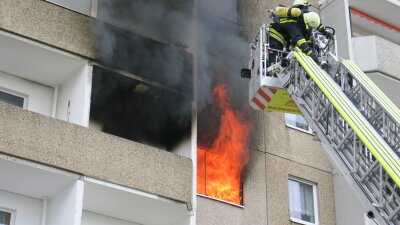 Update: Toter nach Brand in Gebäude für betreutes Wohnen in Lößnitz - Das Feuer war am Donnerstagnachmittag in einer der Wohnungen ausgebrochen.
