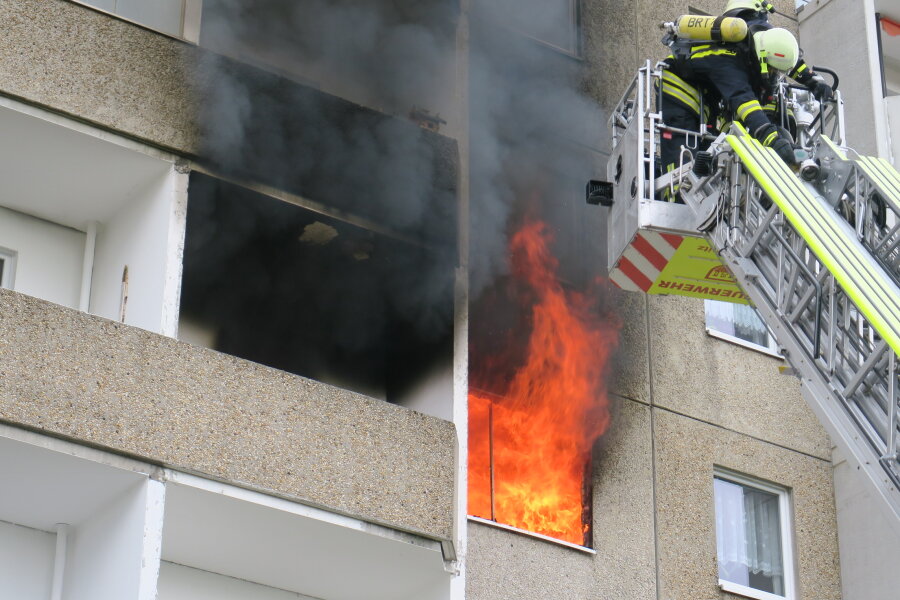 Update: Toter nach Brand in Gebäude für betreutes Wohnen in Lößnitz - Das Feuer war am Donnerstagnachmittag in einer der Wohnungen ausgebrochen.