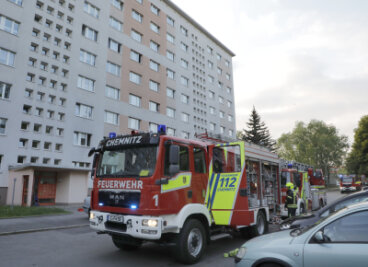 Update: Vermeintlicher Küchenbrand im Yorckgebiet - Wegen Rauchentwicklung rückte die Feuerwehr am Freitagabend in die Chemnitzer Scharnhorststraße aus.