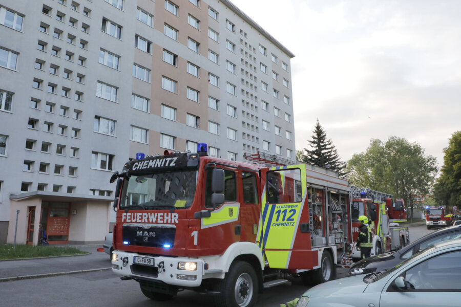 Update: Vermeintlicher Küchenbrand im Yorckgebiet - Wegen Rauchentwicklung rückte die Feuerwehr am Freitagabend in die Chemnitzer Scharnhorststraße aus.