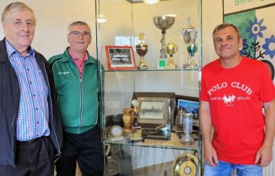 Urgesteine plaudern aus dem Nähkästchen - Ronald Krauß, Frieder Schneider und Steffen Hübner (v. l.) sind stolz auf das Erreichte in der Sektion Fußball des SV Bermsgrün. 