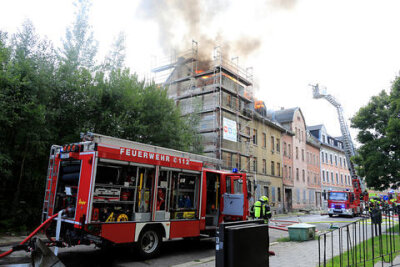 Ursache für Hausbrand in Schloßchemnitz steht fest - Flammen schlugen aus dem Dachstuhl eines Hauses, die Rauchschwaden waren weithin sichtbar: Der Brand eines Altbaus an der Kanalstraße am Montagabend hatte für viel Aufsehen gesorgt.