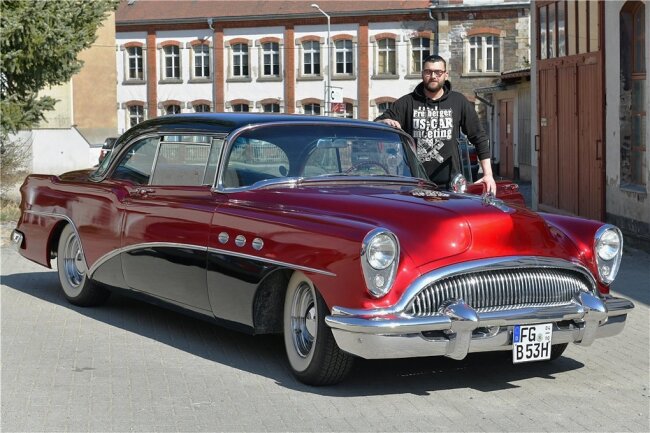 Marco Ritter vom US- Car-Club Freiberg, hier mit seinem Buick, Baujahr 1953, organisiert das Treffen gemeinsam mit Thomas Beer.