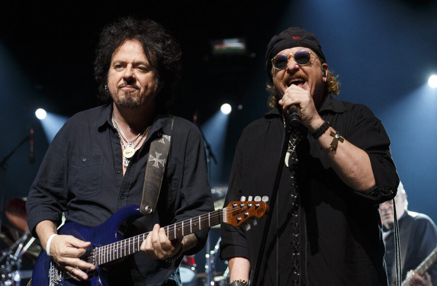 Steve Lukather (links) und Joseph Williams von der US-Band «Toto» bei einem Auftritt in Montreux vor einigen Jahren. Pressefotografen beim aktuellen Konzert in Zwickau durften die Band nicht ablichten. 