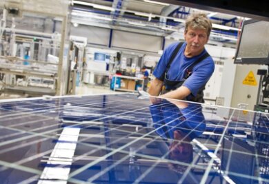 US-Rechtsstreit setzt Solarworld-Aktie zu - Am Standort Freiberg werden hocheffiziente Module gefertigt. Solarworld zeigt sich zuversichtlich, dass man sich im Rohstoffstreit einigt.