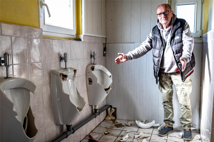 Vandalen zerstören Toiletten in Burgstädter Garten-Vereinsheim - Der Schaden beläuft sich laut Aussage des Vereinschefs Heinz Jost auf mehrere tausend Euro.