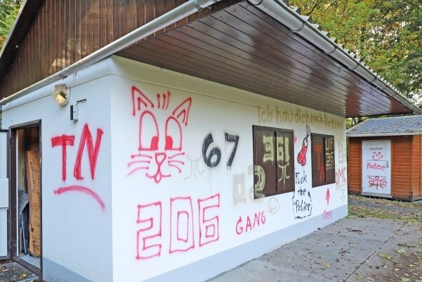 Vandalismus im Zuger Haldenpark - Die beiden Kioske im Haldenpark Zug wurden vermutlich in der Nacht auf Samstag Opfer von Vandalismus. 