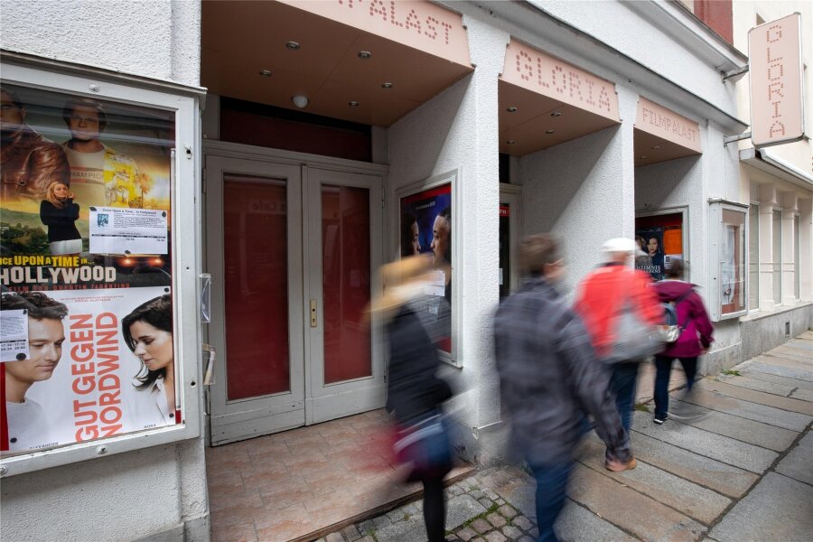 Vandalismus in Annaberg: Unbekannte beschmieren Kino-Leinwand mit Käsesoße - Tatort Gloria Filmpalast: Im Annaberger Kino haben unbekannte Täter eine der Leinwände schwer beschädigt.