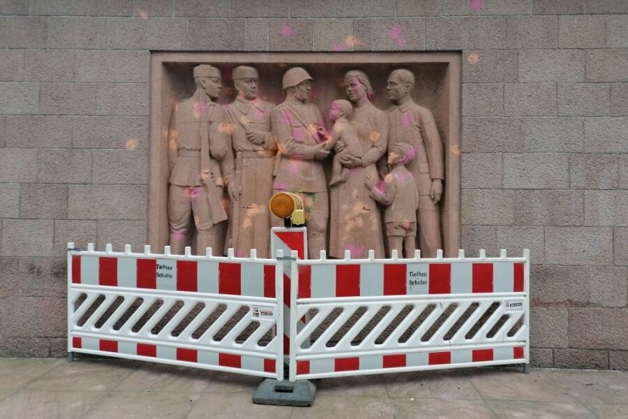 Vandalismus in Werdau: Denkmal mit Farbe beschossen - 