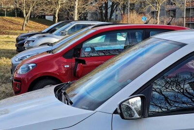 Vandalismus in Zwickau: Autospiegel in Neuplanitz abgetreten - Gleich mehrere Autos wurden mutwillig beschädigt.