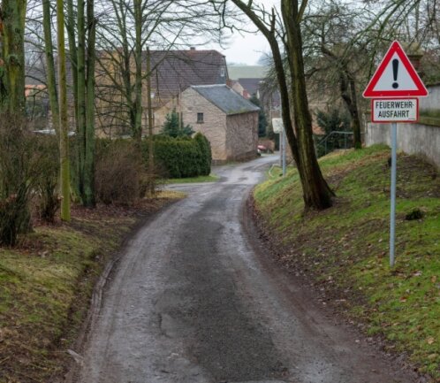 Varianten-Poker um Straßenbau - Mit 100.000 Euro Fördergeld soll die Zufahrt zur Feuerwehr und zur Feierhalle in Obergräfenhain ausgebaut werden. 