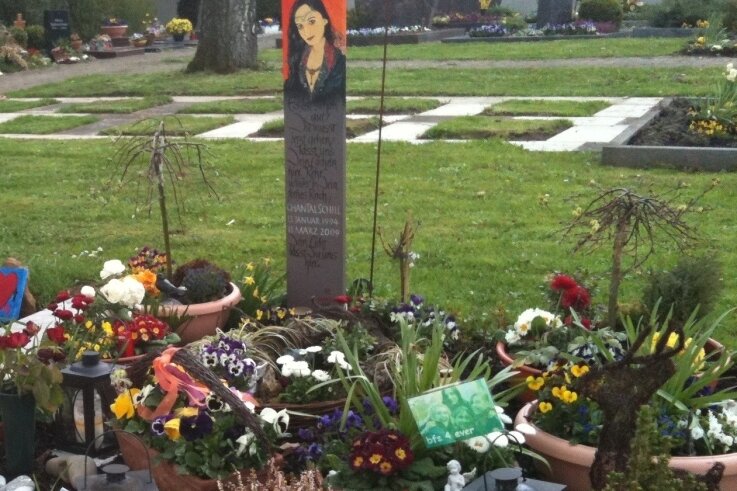 Das Grab von Uwe Schills Tochter Chantal. Gestorben mit 15 Jahren durchSchüsse eines Amokläufers. 