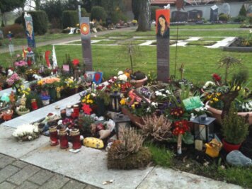 Vater von Opfer des Winnenden-Amoklaufs: "Ich war selbstmordgefährdet" - Das Grab von Uwe Schills Tochter Chantal. Gestorben mit 15 Jahren durch Schüsse eines Amokläufers. 