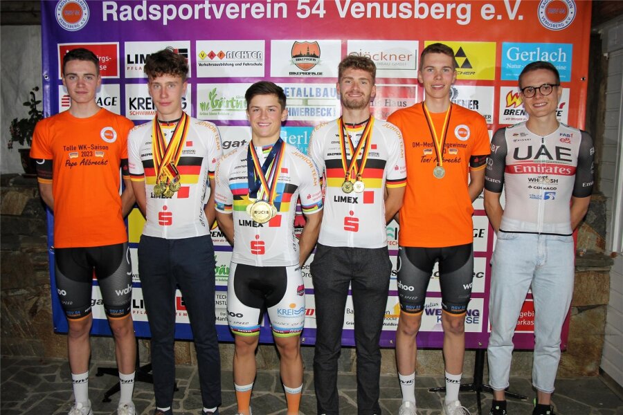 Venusberger Radsportler für große Erfolge geehrt - Pepe Albrecht, Zeno Winter, Colin Rudolph, Moritz Kretschy, Toni Albrecht und Felix Groß (v. l.) wurden geehrt.